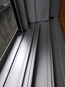 サッシの汚れ(お掃除後)