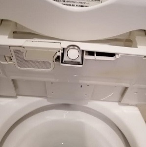 トイレの便座(裏側)